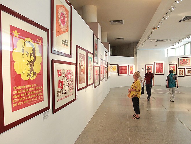 Exposition Portrait de Hô Chi Minh à travers les peintures de propagande