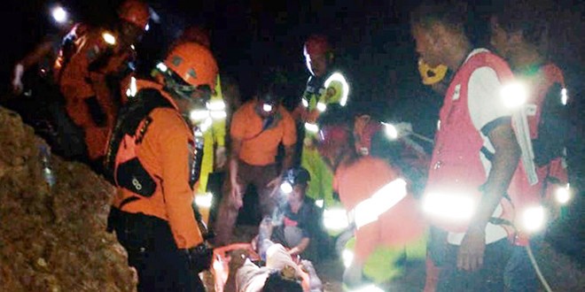 Indonésie au moins 5 personnes tuées et 15 enfouies dans l effondrement d une mine