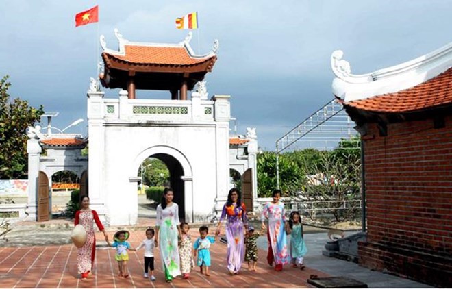 Une exposition photographique présente des pagodes vietnamiennes