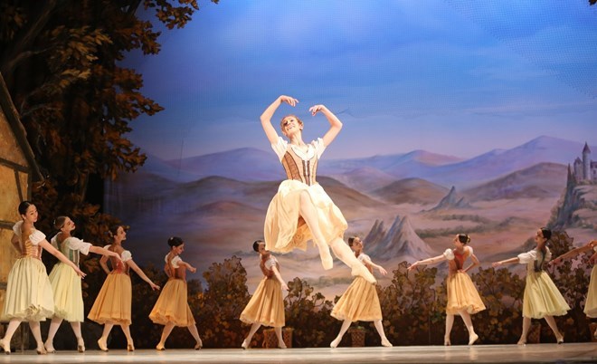 Le ballet classique Giselle en bouquet pour le Jour de la Russie