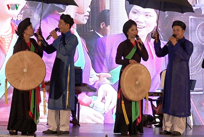 Une troupe de Quan ho en tournée en Europe