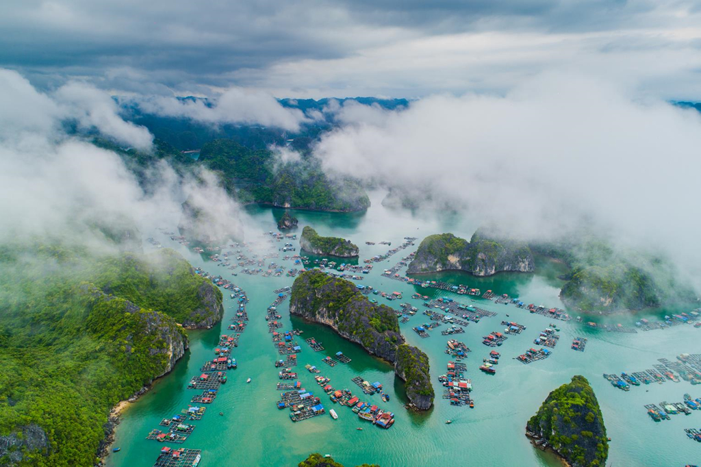 Cat Ba et Ha Long majestueux à travers des photos capturées par drone
