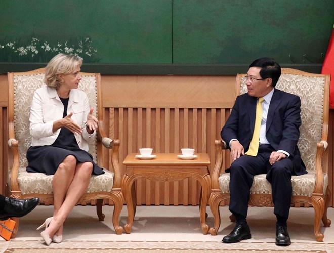 Le vice-PM Pham Binh Minh reçoit la présidente de la région Île-de-France