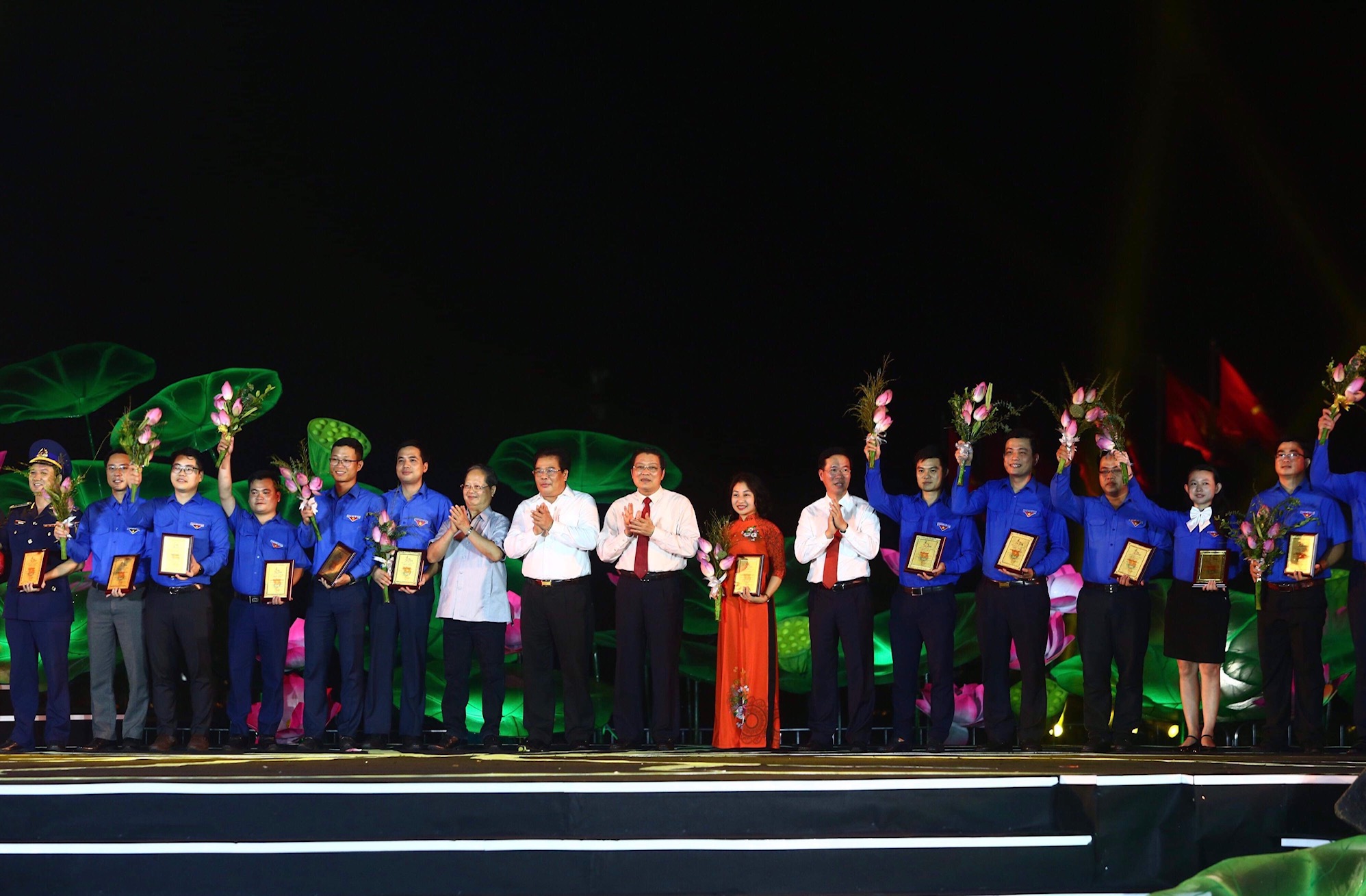 Distinction des 50 ouvrages de jeunes suivant les paroles de l’Oncle Hô