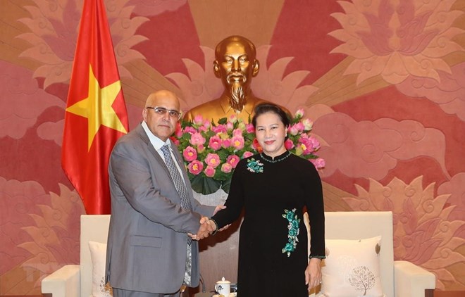 La présidente de l’AN reçoit le président du Comité de défense de la Révolution de Cuba