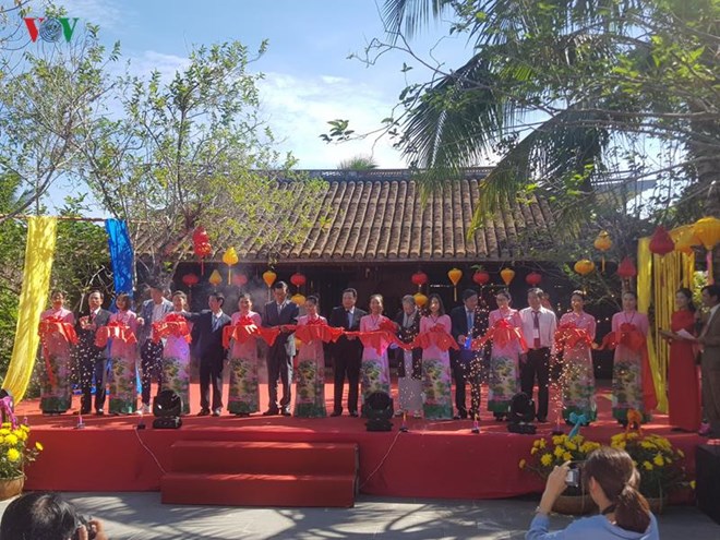 Ouverture du 5e Festival de la soie et de la brocatelle du Vietnam et du monde