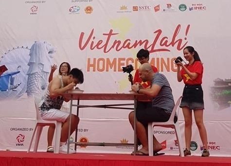 Une foire culturelle introduit la culture vietnamienne à Singapour