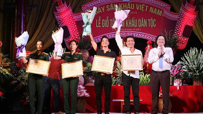 Une cérémonie marque le 10e anniversaire de la Journée de la scène du Vietnam