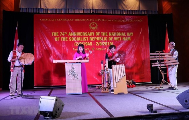 La Fête nationale du Vietnam célébrée en Hongrie et au Canada