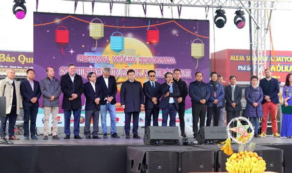 Pologne promotion de la culture vietnamienne à la fête d’automne Wólka Kosowska