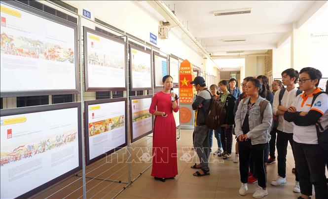 HCM-V Exposition de cartes et documents sur Hoàng Sa et Truong Sa