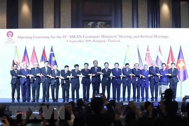 Le Vietnam contribue activement à la coopération économique régionale