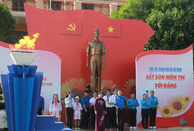 La jeunesse de HCM-Ville célèbre les 90 ans du Parti communiste du Vietnam