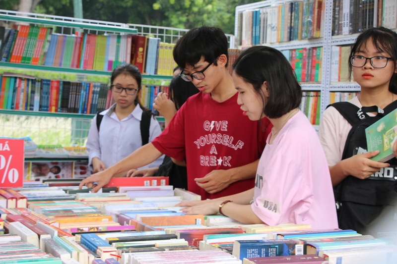 Quelque 200 stands à la 6e fête du livre de Hanoi