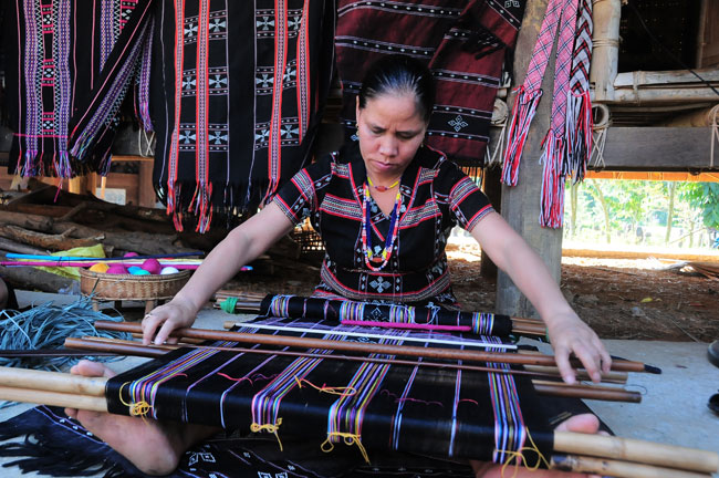 À la découverte du tissage «zèng» de l’ethnie Ta Oi