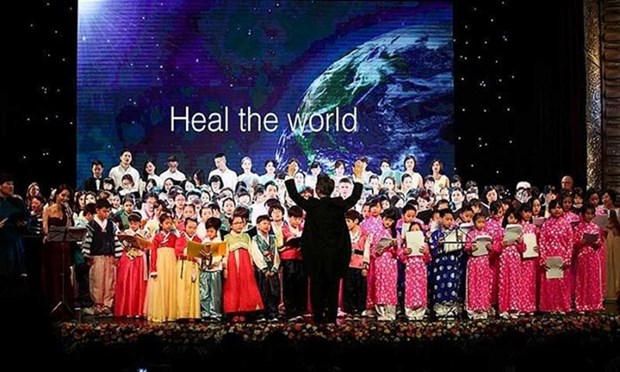 Des centaines d artistes se produiront lors d un concert caritatif à Hanoi