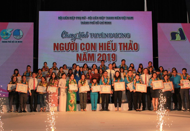 HCM-Ville 48 exemples de piété filiale à l’honneur