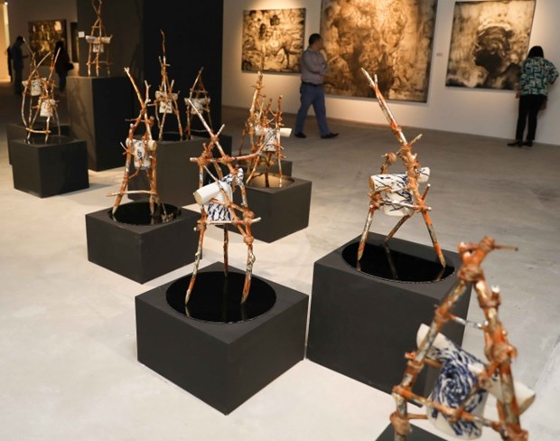 L’ouverture d’une exposition des œuvres de beaux-arts d artistes asiatiques à Hanoï