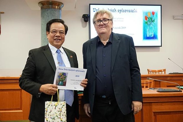 Le Grand dictionnaire tchèque-vietnamien, lauréat du prix littéraire tchèque 2019
