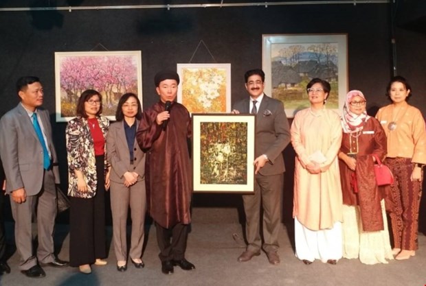 Ouverture une exposition des peintures vietnamiennes en Inde
