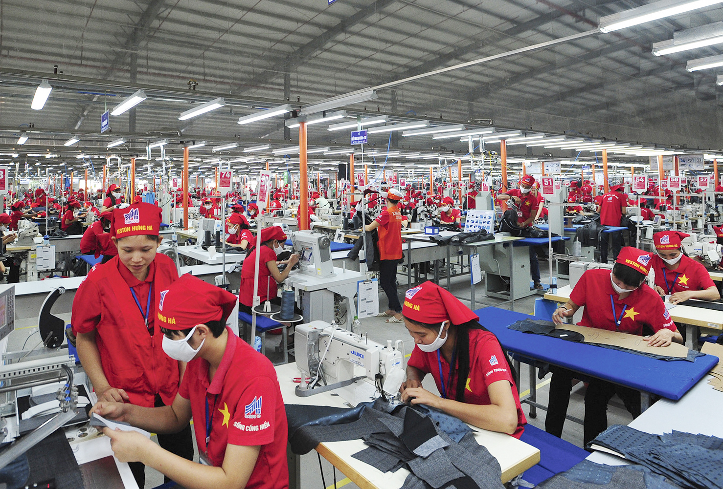 [Infographics] Plus de 19 mds d’USD injectés dans l industrie vietnamienne du textile-habillement en 30 ans