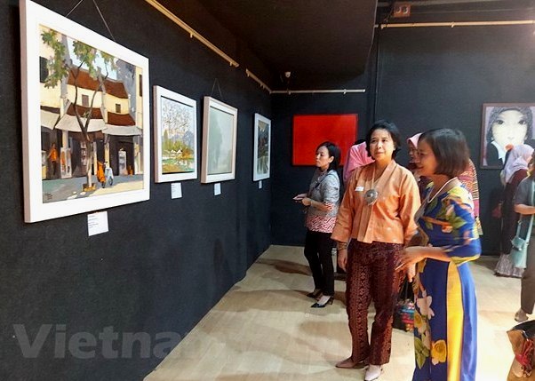Des peintures vietnamiennes exposées en Inde