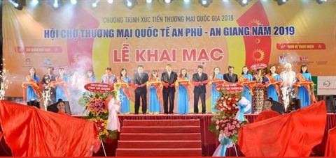 Foire commerciale et gastronomique Vietnam – Thaïlande à An Giang
