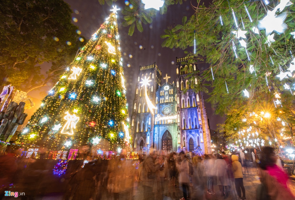 La magie de Noël a envahi les rues de Hanoï