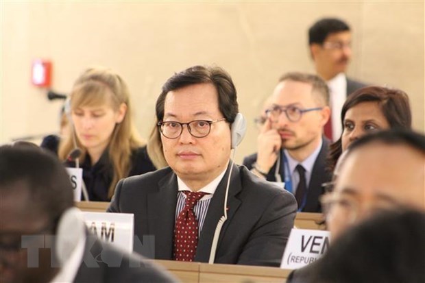 Le Vietnam participe au premier Forum mondial sur les réfugiés en Suisse
