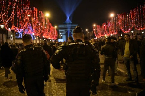 100 000 forces de l ordre mobilisées en France pour le réveillon du Nouvel An