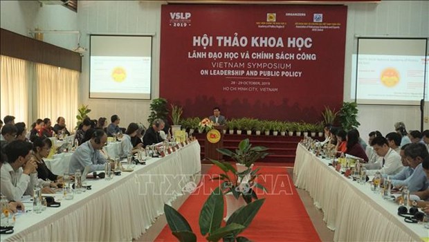 Colloque international Leadership et politique publique à HCM-Ville