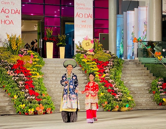 «L’ao dai et des fleurs» embellissent le printemps 2020