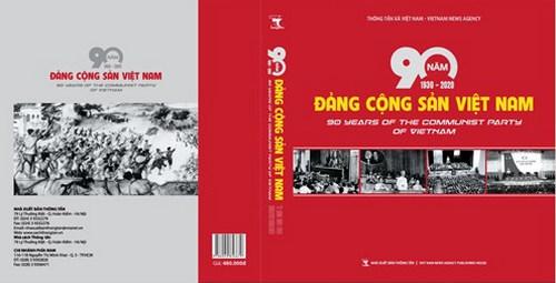 Publication du livre de photos Les 90 ans du Parti communiste du Vietnam 1930-2020