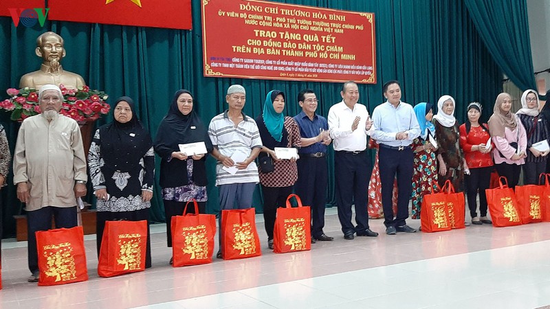 Têt lunaire 2020 offre de cadeaux aux habitants