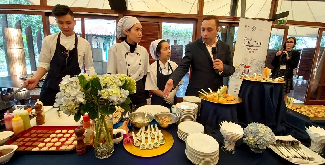 «Balade en France», occasion de découvrir la culture et la cuisine française à Hanoï