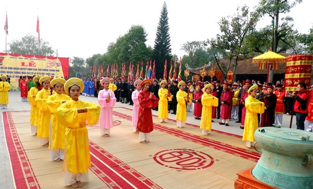 Phu Tho fête en commémoration de la Mère Au Co