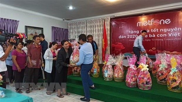Des cadeaux pour des familles de Viet kieu démunis au Cambodge