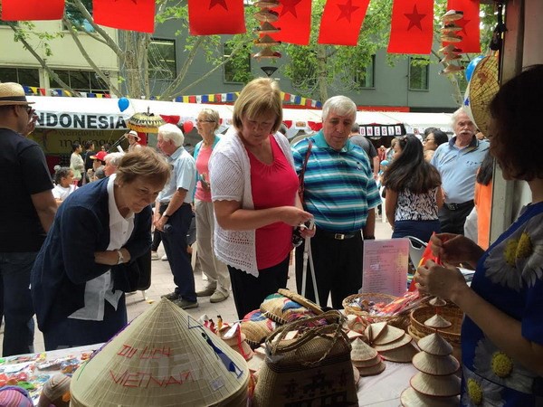 Le Vietnam assiste à un festival multiculturel en Australie