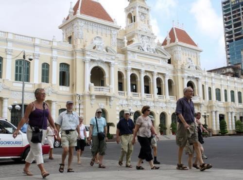 Le tourisme marque le pas mais espère rebondir au Vietnam