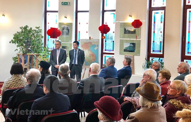 Expositions de photos et sculptures sur le Vietnam en Hongrie