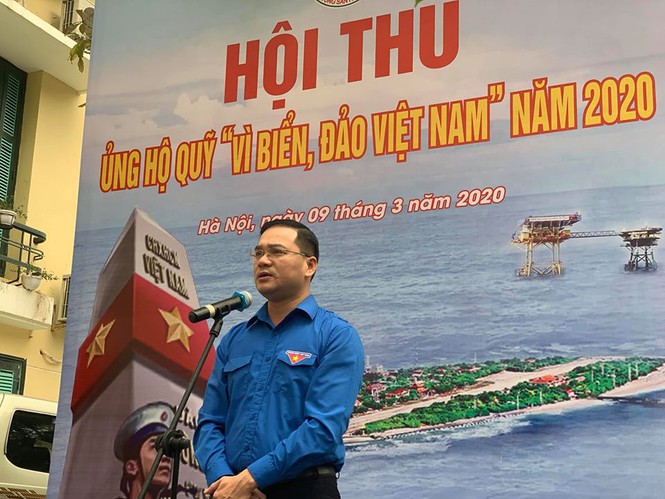 Les jeunes de Hanoi collectent des fonds pour la mer et les îles du Vietnam