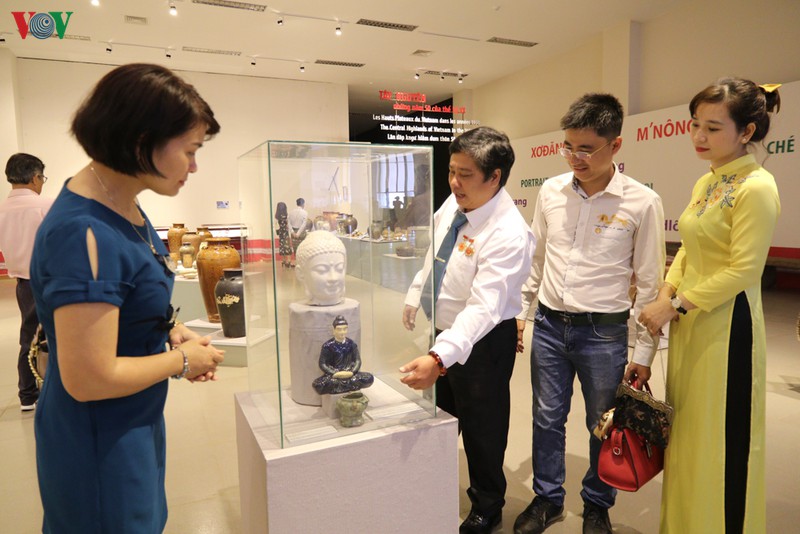 Musée de Dak Lak plus de 800 documents et objets anciens offerts par des particuliers