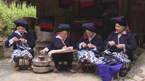 Hoà Binh À la découverte de la broderie des Dao Tiên