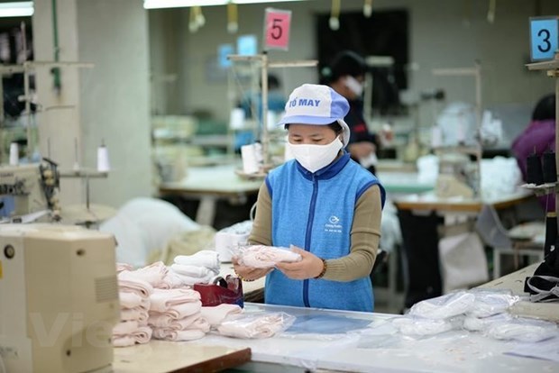 Le Vietnam garantit l’approvisionnement en masques antibactériens