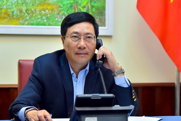Conversation téléphonique entre le vice-PM Pham Binh Minh et le ministre philippin des AE