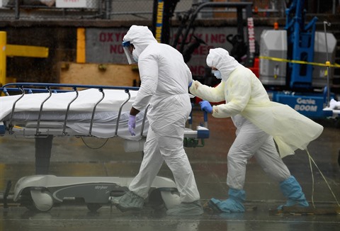 New York ajoute 3 778 morts probables du COVID-19 à son bilan, 10 367 décès