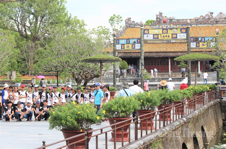 Des sites touristiques à Huê, Ninh Binh et Da Nang ouvrent à nouveau leurs portes