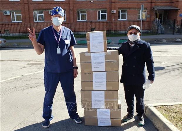 Les Vietnamiens en R tchèque et en Russie soutiennent la lutte locale contre le COVID-19