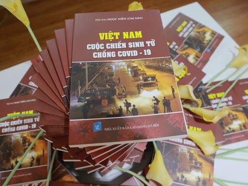 Publication du premier livre sur la lutte contre le COVID-19 au Vietnam