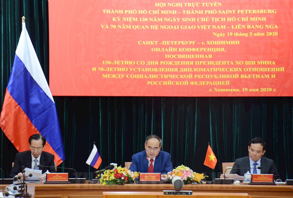 Vidéoconférence entre Hô Chi Minh-Ville et Saint-Pétersbourg à l’occasion du 130e anniversaire de l Oncle Ho